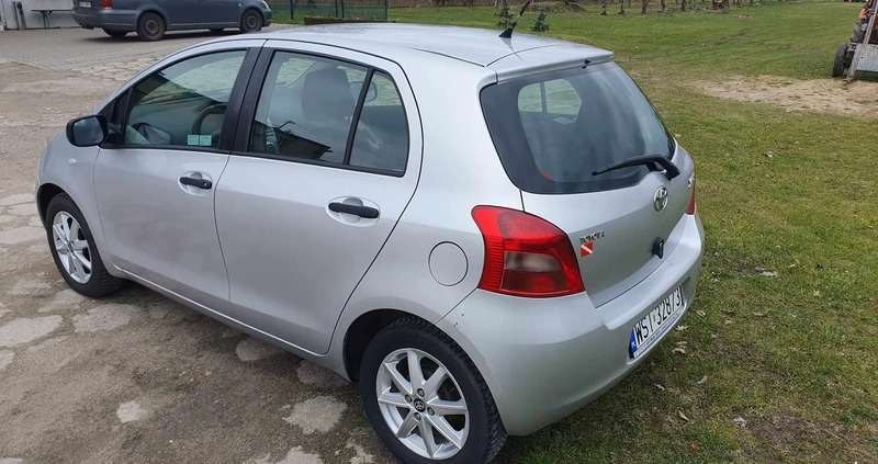 Toyota Yaris cena 10900 przebieg: 225000, rok produkcji 2007 z Mikołajki małe 56